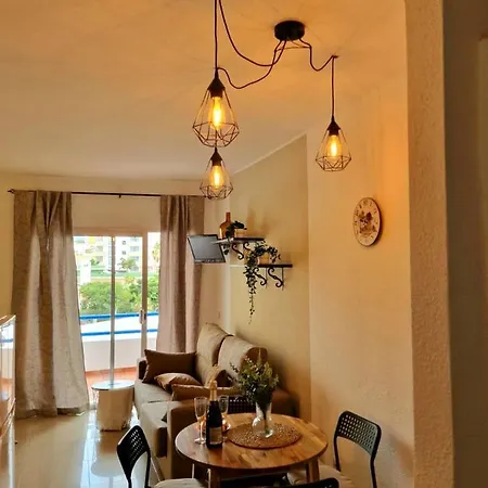 Stylish With King-size Bed And Ocean View, Paraiso 209 Holiday home