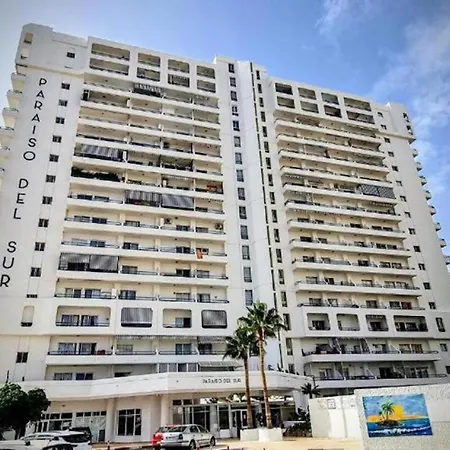 Stylish With King-size Bed And Ocean View, Paraiso 209 Holiday home