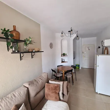 Stylish With King-size Bed And Ocean View, Paraiso 209